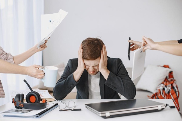 Ergofobia: Medo de Trabalhar, Sintomas, Causas e Tratamento